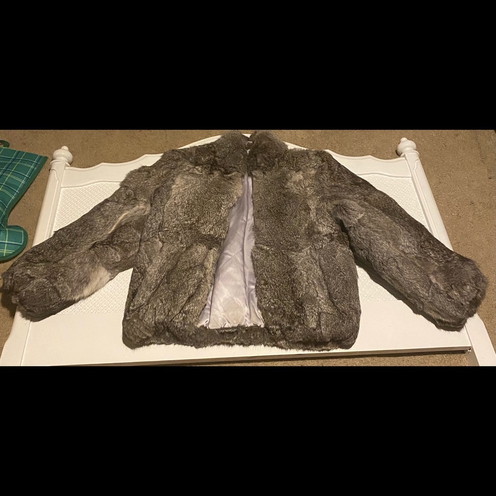 Grey dyed rabbit fur. Basically new. Child size S